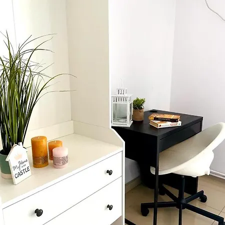 Happy Living Hostel *