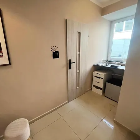 Happy Living Hostel *